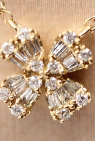 Collar Trébol Diamantes Oro