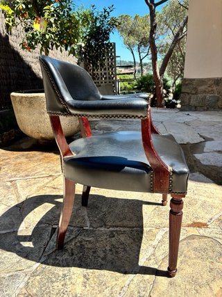 Sillón clásico madera y cuero