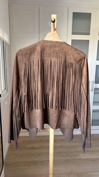 Chaqueta Mango ante marrón con flecos