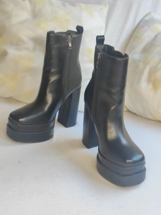 Botines de tacón alto y plataforma negros