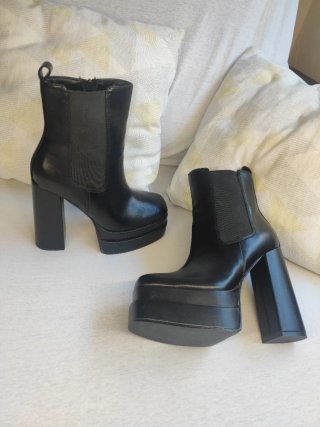 Botines de tacón alto y plataforma negros