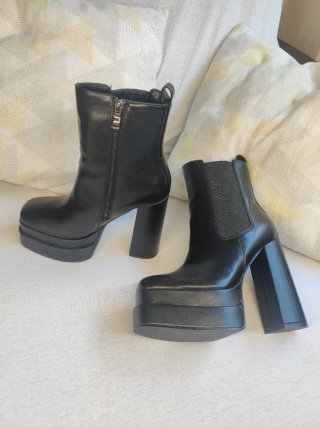 Botines de tacón alto y plataforma negros