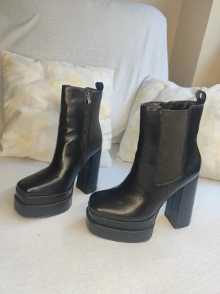 Botines de tacón alto y plataforma negros