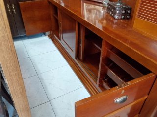 Mueble de salón madera y cristal