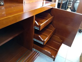 Mueble de salón madera y cristal