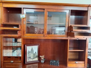 Mueble de salón madera y cristal