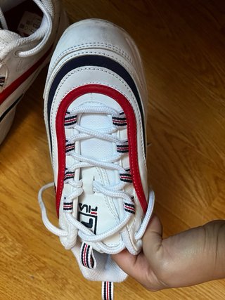 Zapatillas deportivas Fila blancas y rojas