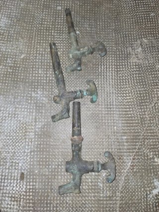 Grifos antiguos de latón