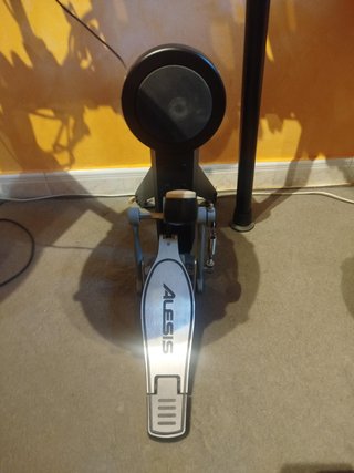 Batería Electrónica Alesis Nitro Max Kit