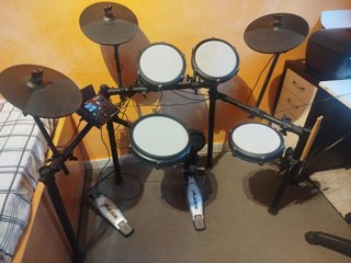 Batería Electrónica Alesis Nitro Max Kit