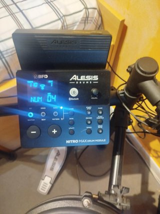 Batería Electrónica Alesis Nitro Max Kit