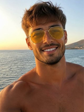 2 paia di occhiali da sole