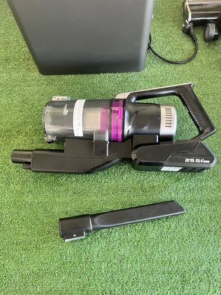 Aspiradora Sin Cable Eureka c/ Base Autovaciado
