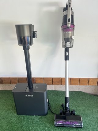 Aspiradora Sin Cable Eureka c/ Base Autovaciado