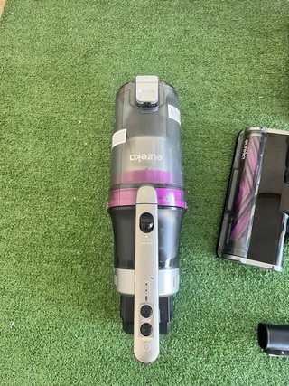 Aspiradora Sin Cable Eureka c/ Base Autovaciado