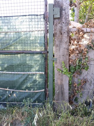 Puerta metálica para parcela