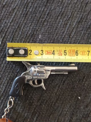 Llavero antiguo Pistola Vaquera con Funda