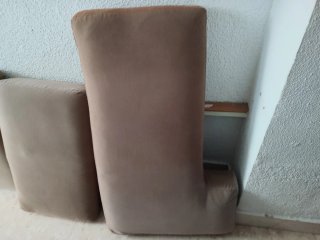 Sofá beige y marrón