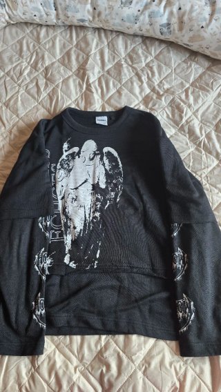 Sudadera Bershka Negra con Estampado Ángel