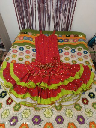 Traje de flamenca rojo lunares multicolor