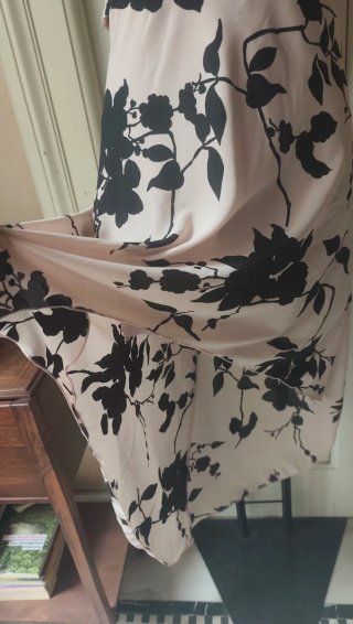 Abito Nuna Lie estivo beige e nero