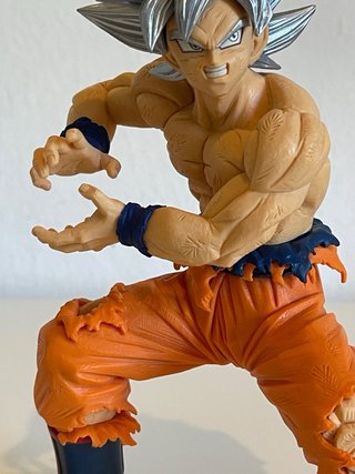 Figura Goku Ultra Instinto Dragon Ball