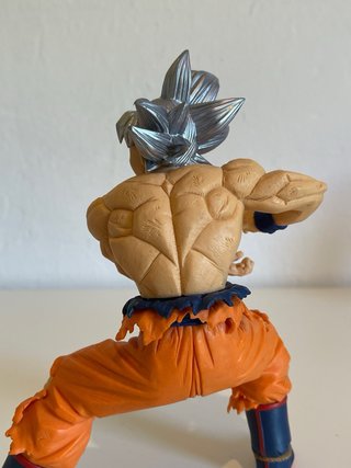 Figura Goku Ultra Instinto Dragon Ball