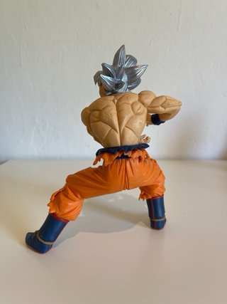 Figura Goku Ultra Instinto Dragon Ball