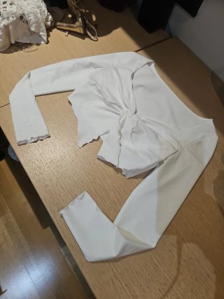 Top blanco anudado