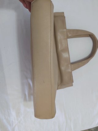 Bolso de piel beige