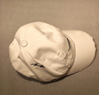 Cappellino baseball bianco effetto strappato