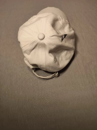Cappellino baseball bianco effetto strappato