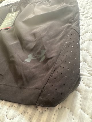 2 pantalones cortos deportivos Under Armour negros