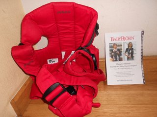 MOCHILA PORTABEBES ROJA BABYBJORN casi como NUEVA