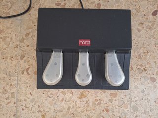 Nord Stage 2 HA88 + Pedalera Triple + Soporte