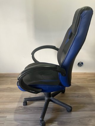 Silla gamer Vorr negra y azul