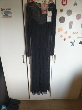 Vestido largo de encaje negro