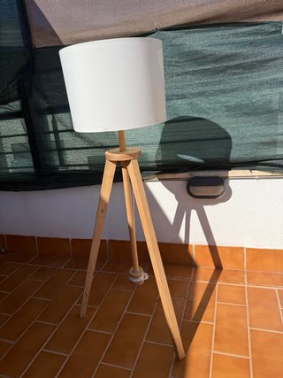 Lámpara de pie LAUTERS IKEA madera fresno/blanco
