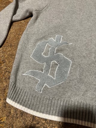 Sudadera gris streetwear