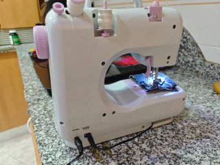 Máquina de coser pequeña