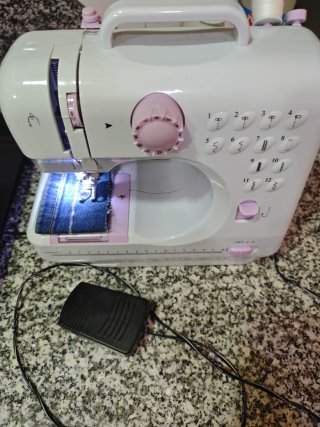 Máquina de coser pequeña