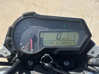 Benelli TNT 125 Naked Blanca y Roja 2021