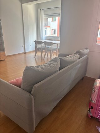 Sofá gris Ikea