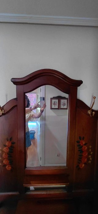 Mueble recibidor antiguo madera espejo.