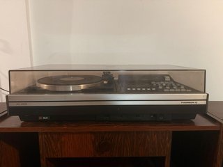 Tocadiscos y altavoces