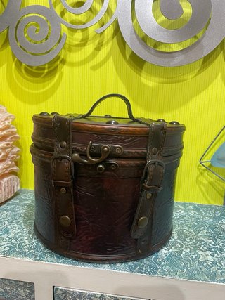 Neceser antiguo estilo baúl