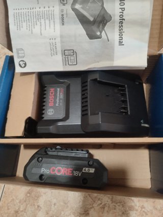Cargador y Batería Bosch 18V ProCORE 4.0Ah