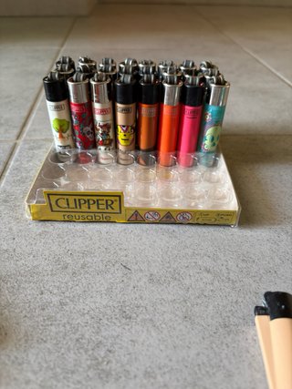48 accendini Clipper funzionanti