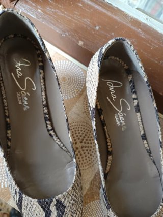 Zapatos de salón efecto piel de serpiente