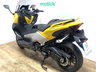YAMAHA TMAX 560